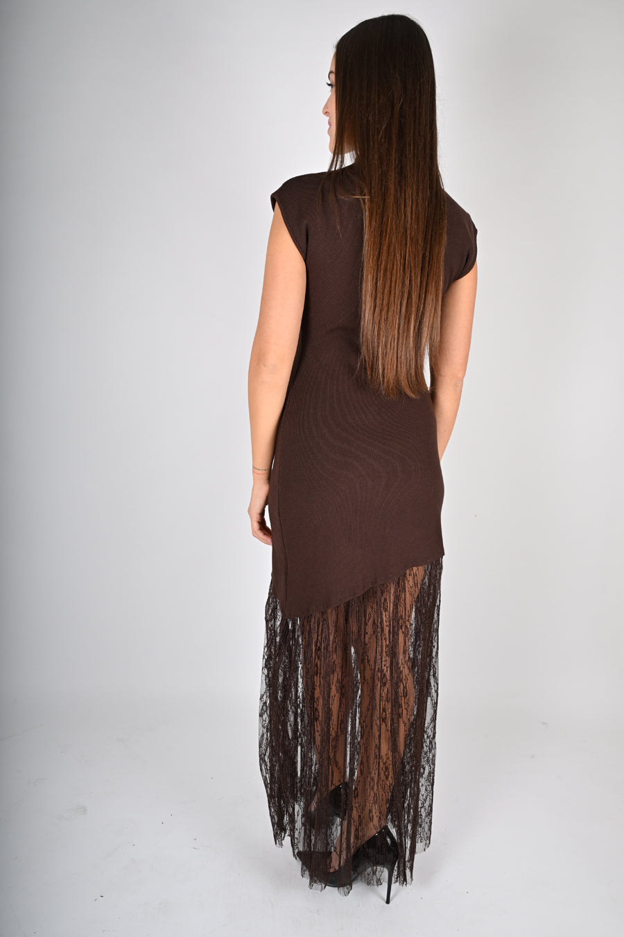 Abito lungo in maglia con pizzo