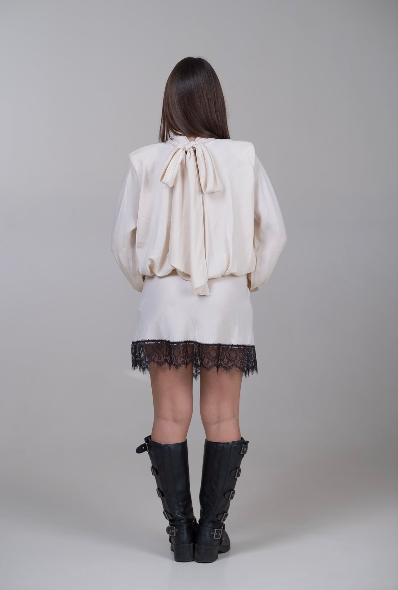 Abito in raso con pizzo