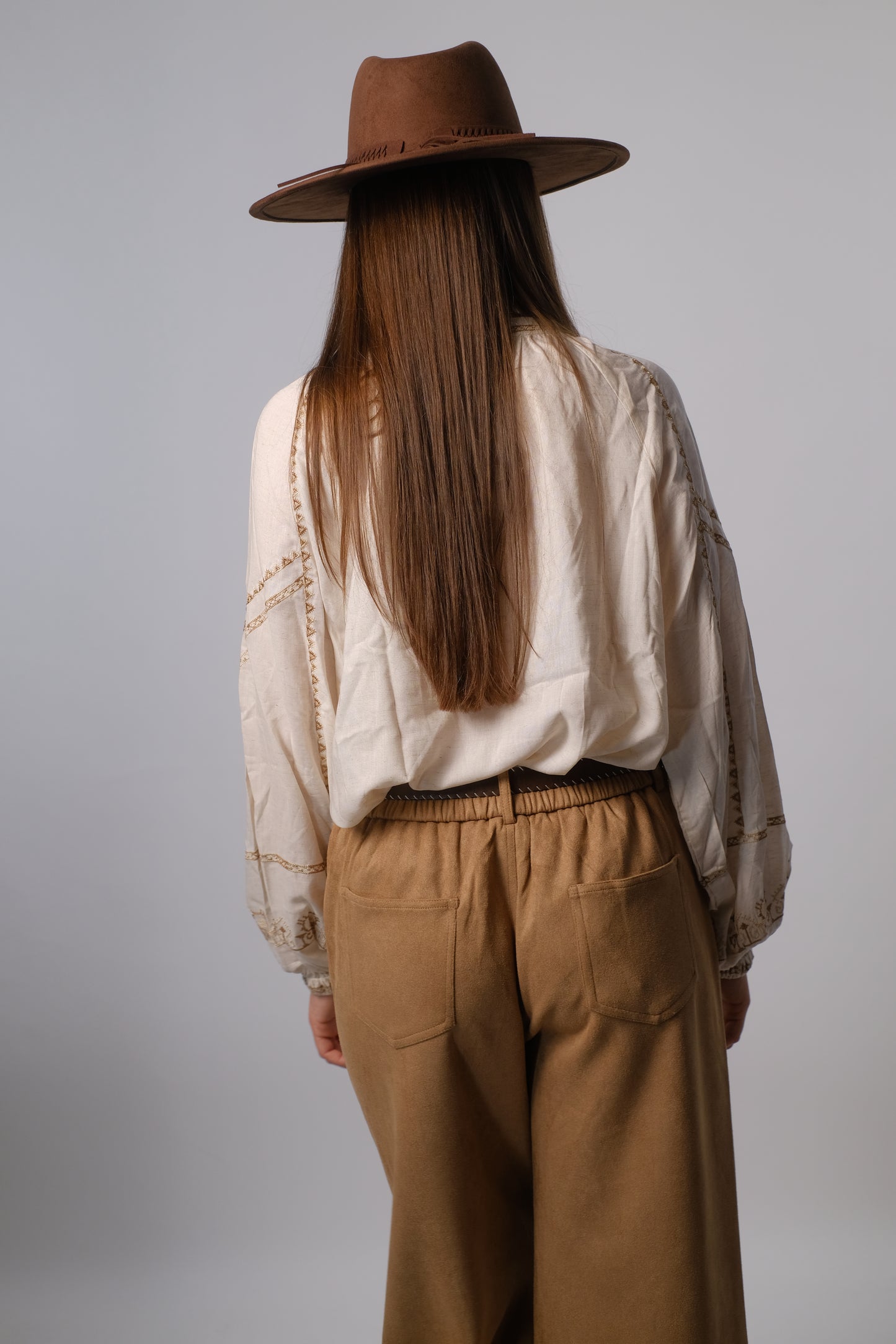 Pantalone in simil-camoscio con cintura