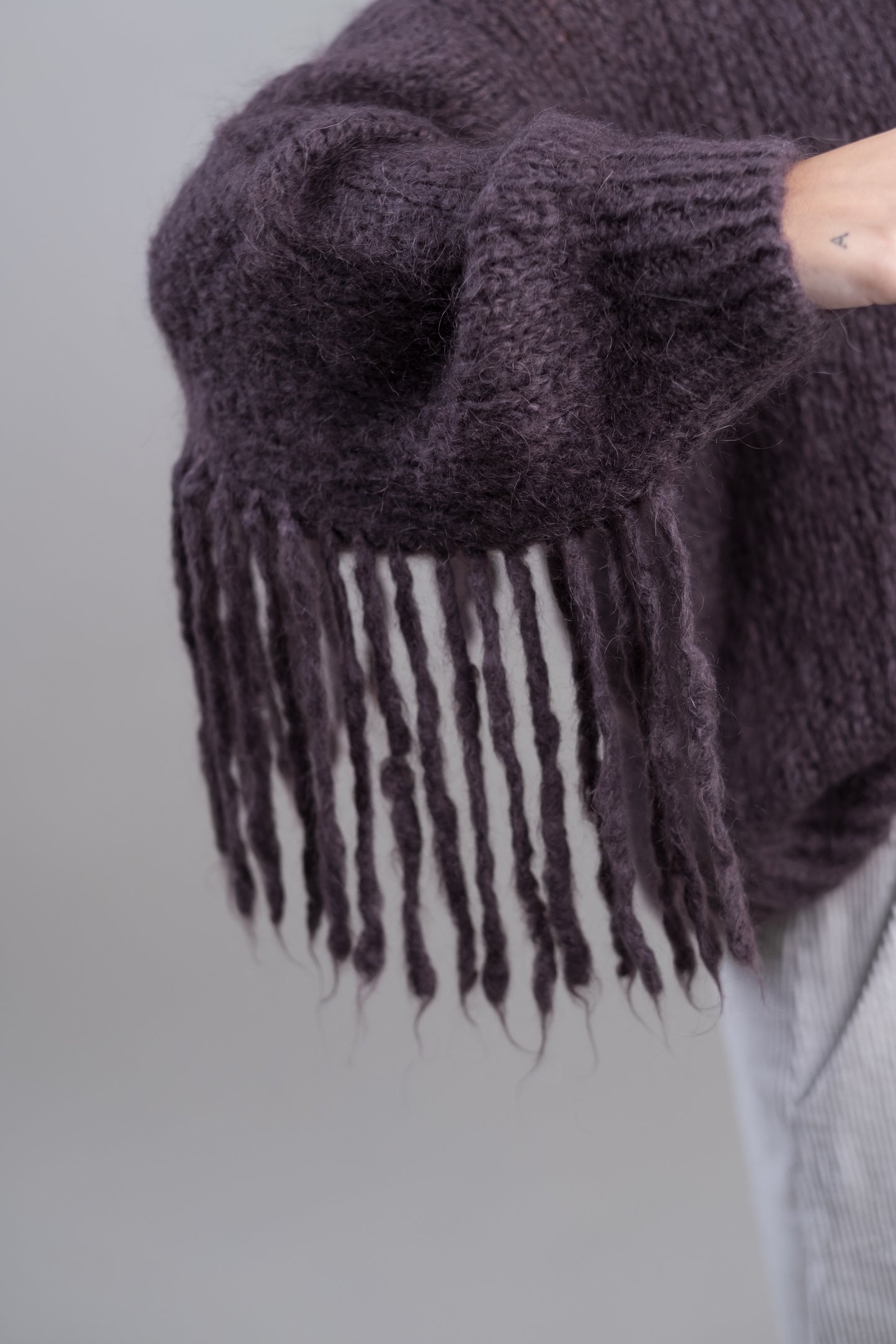 Pullover in mohair con frange