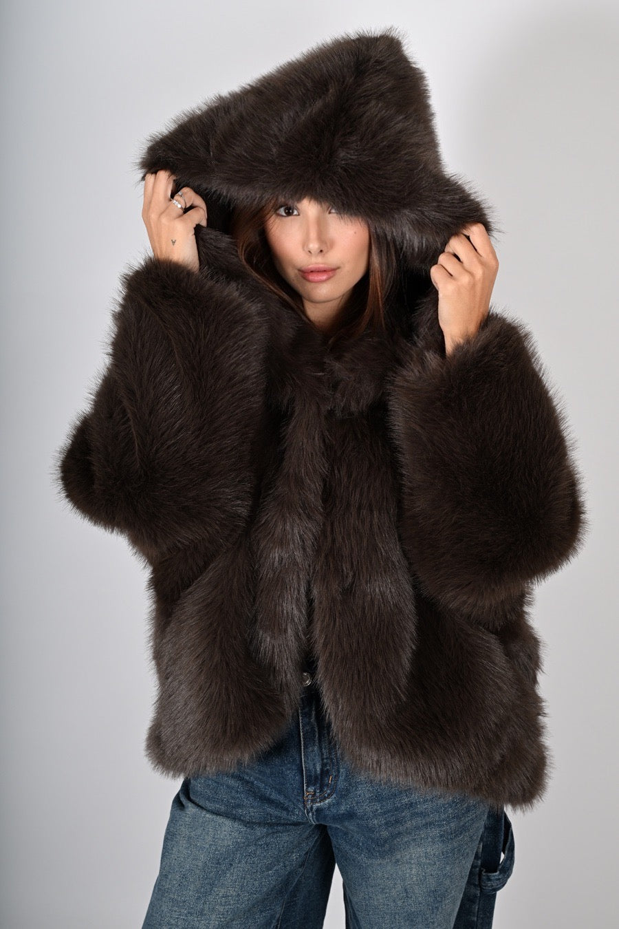 Eco-pelliccia con cappuccio