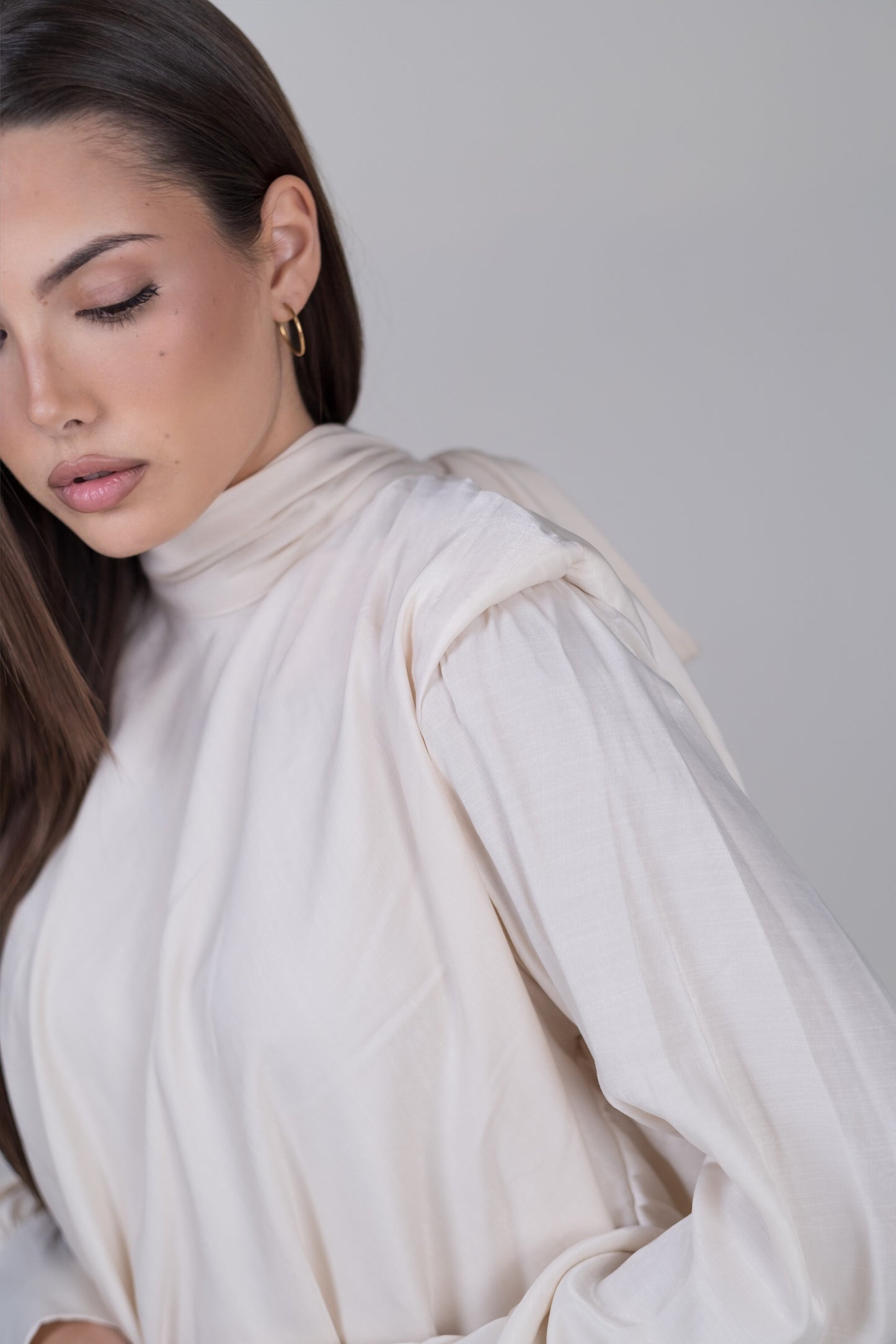 Abito in raso con pizzo