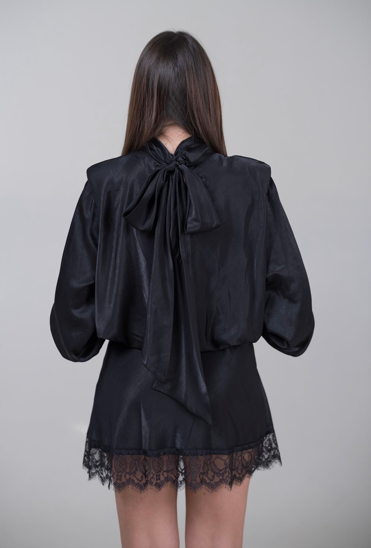 Abito in raso con pizzo