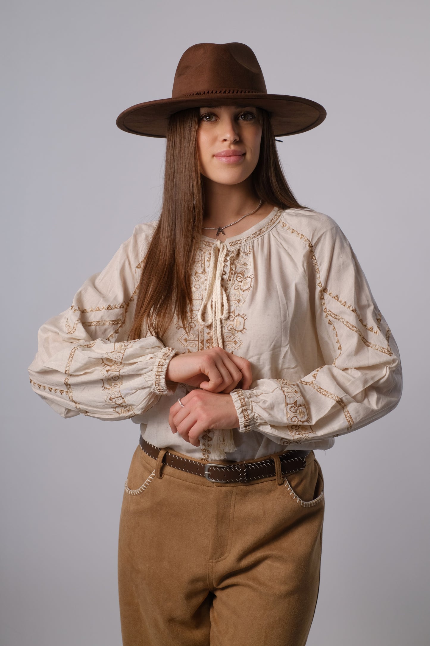 Camicia morbida ricamata