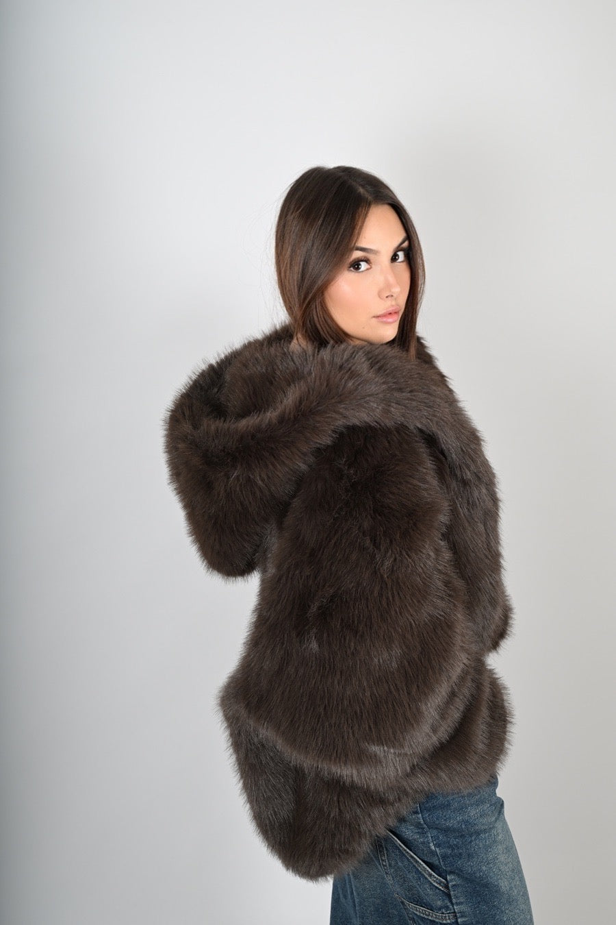 Eco-pelliccia con cappuccio