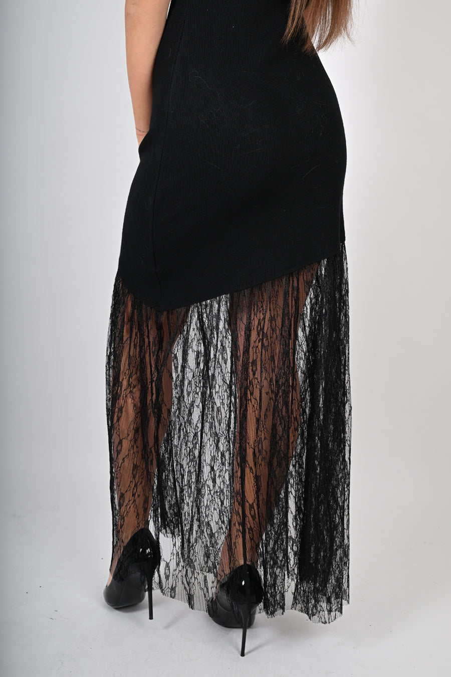 Abito lungo in maglia con pizzo