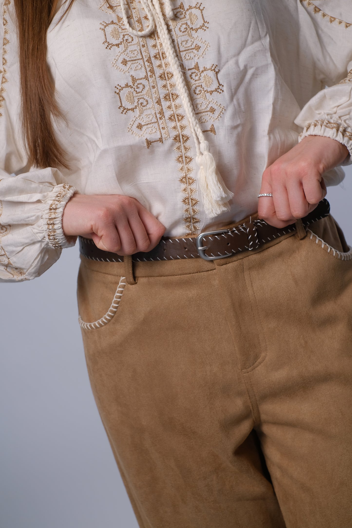 Pantalone in simil-camoscio con cintura