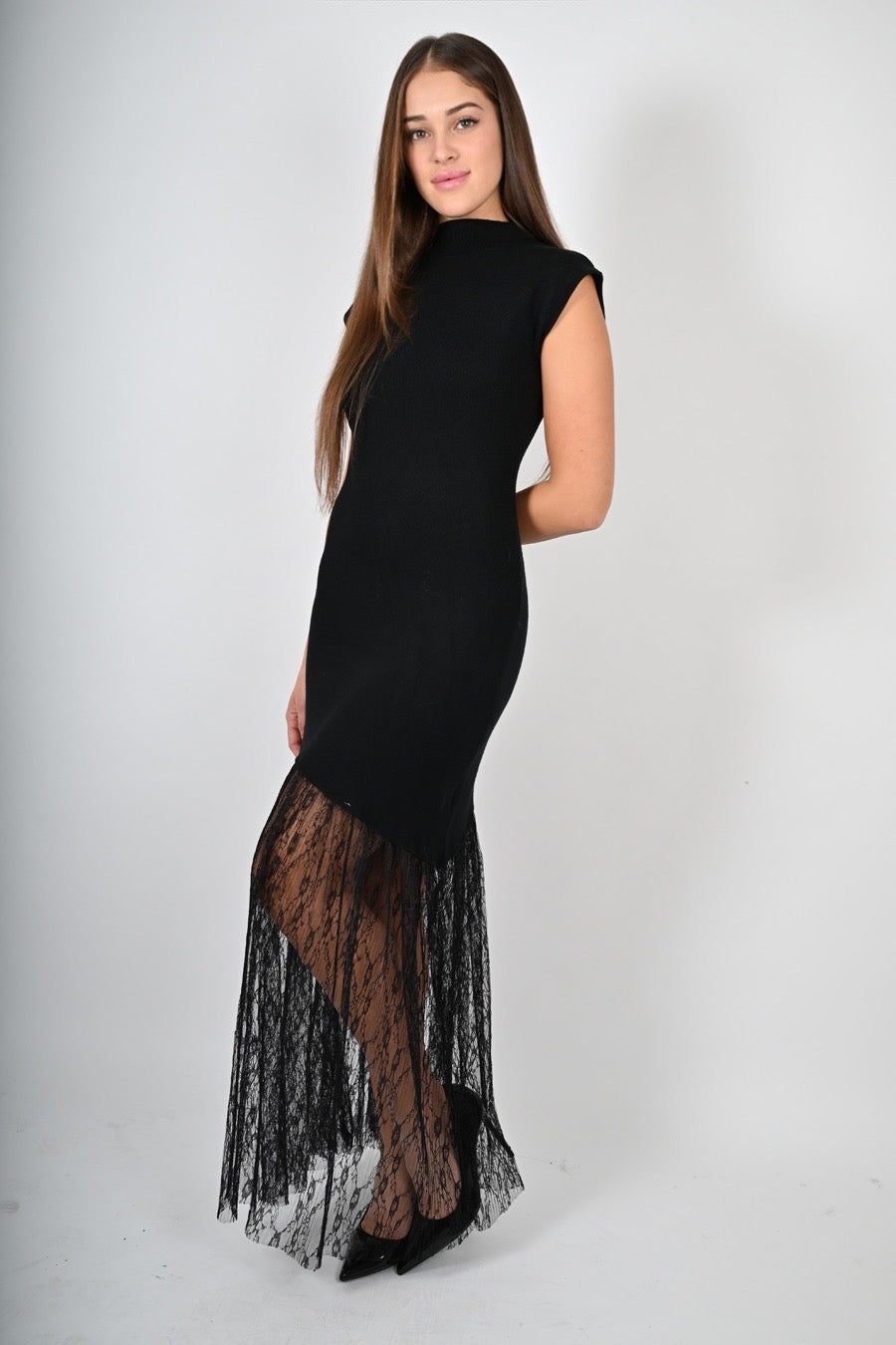 Abito lungo in maglia con pizzo