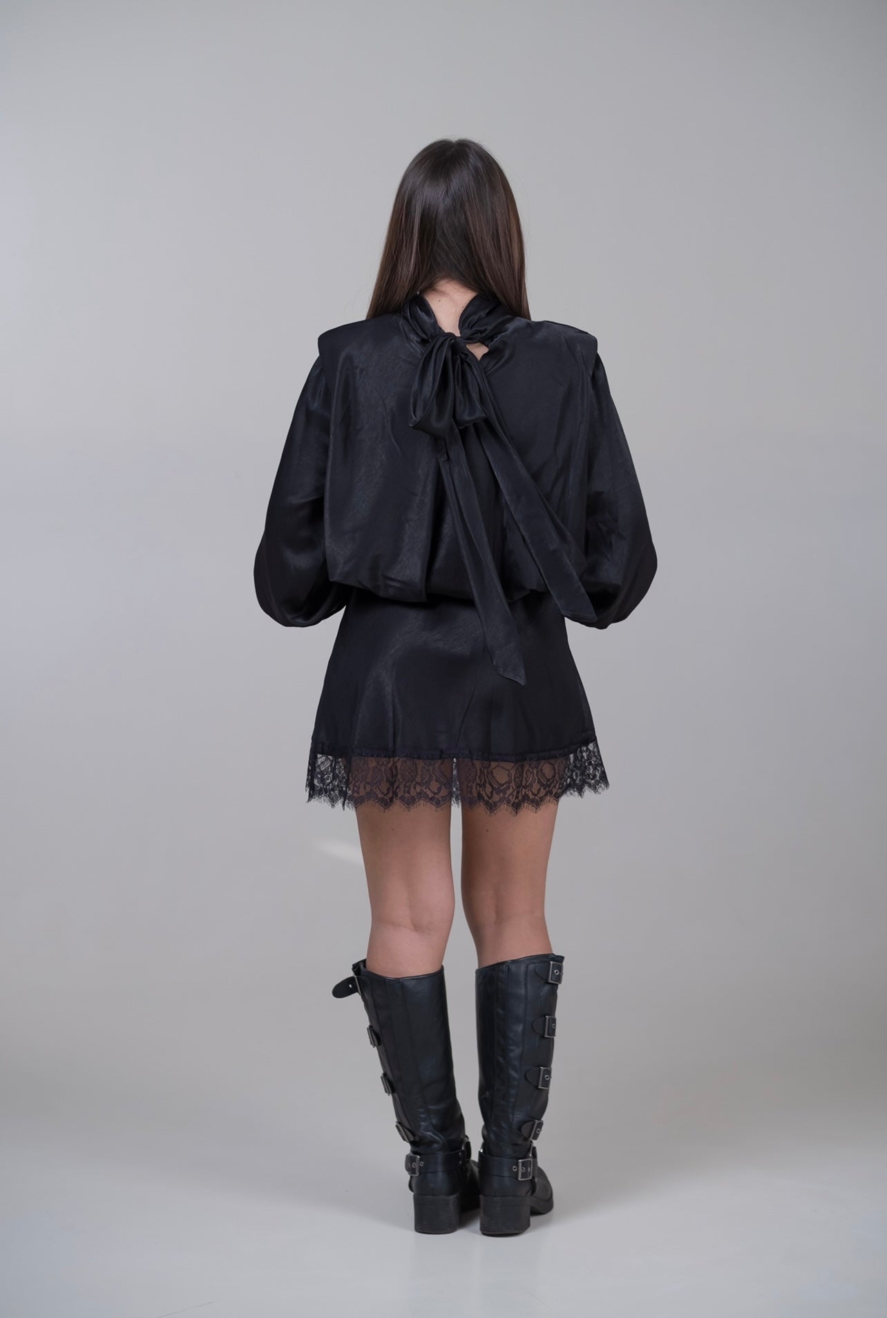 Abito in raso con pizzo