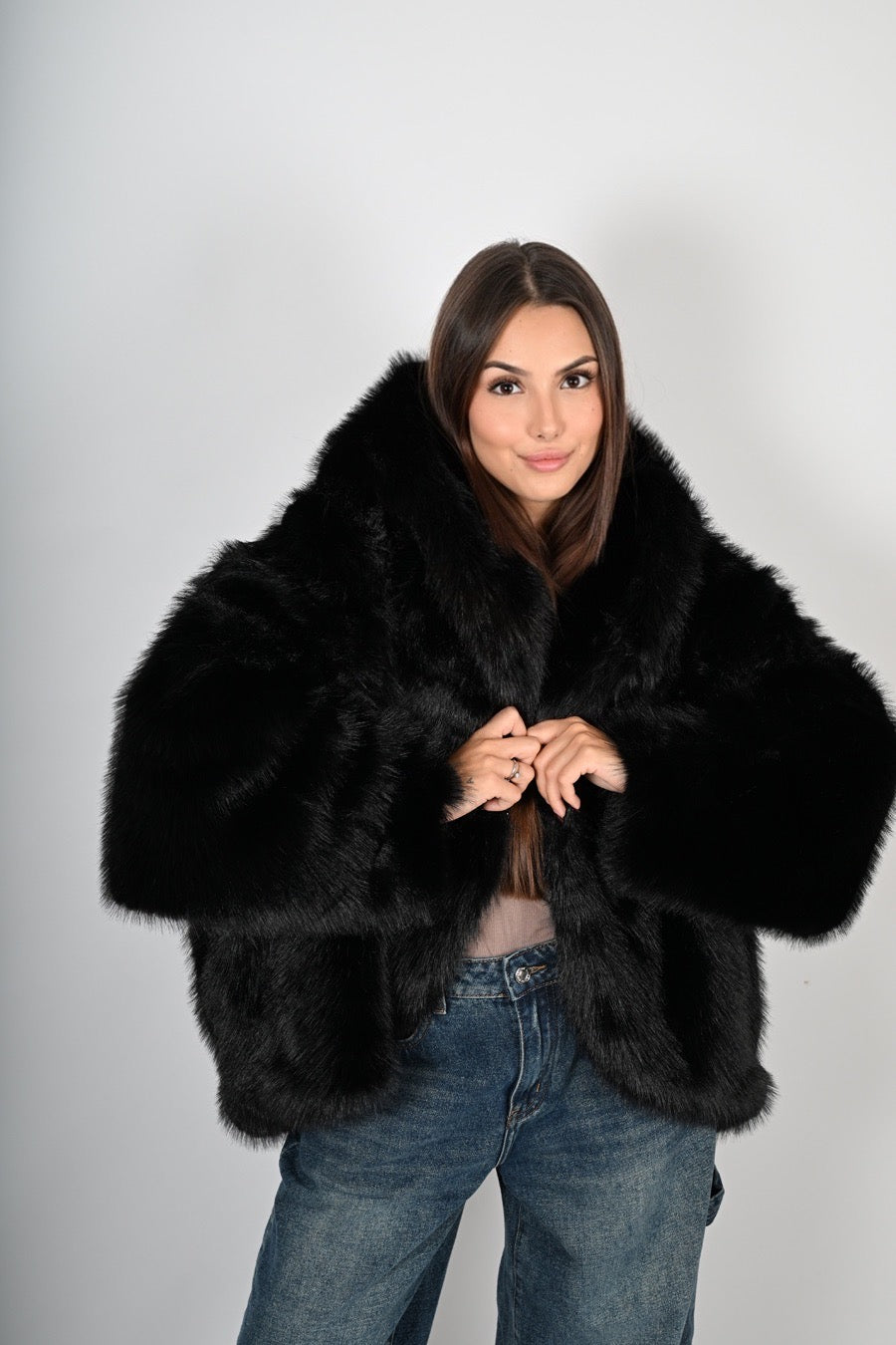 Eco-pelliccia con cappuccio