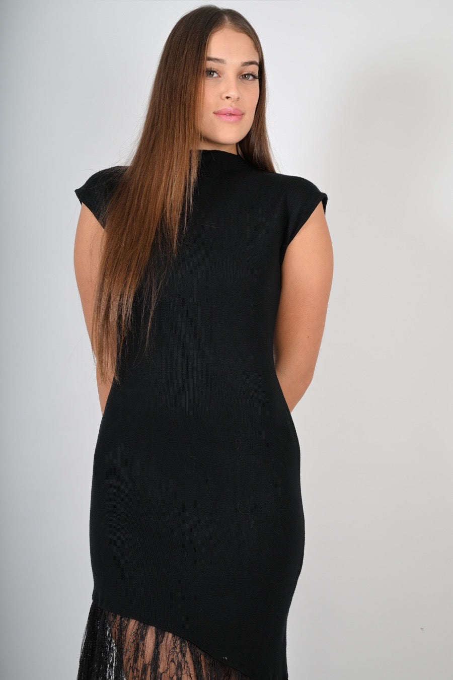 Abito lungo in maglia con pizzo