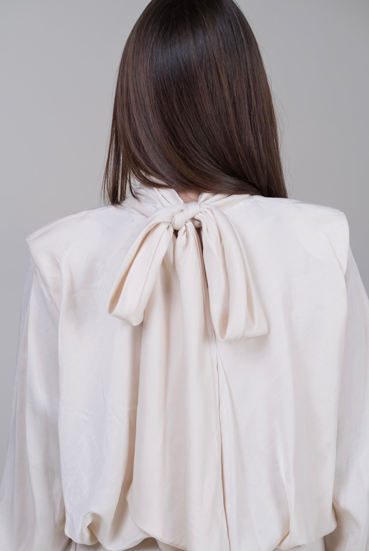 Abito in raso con pizzo