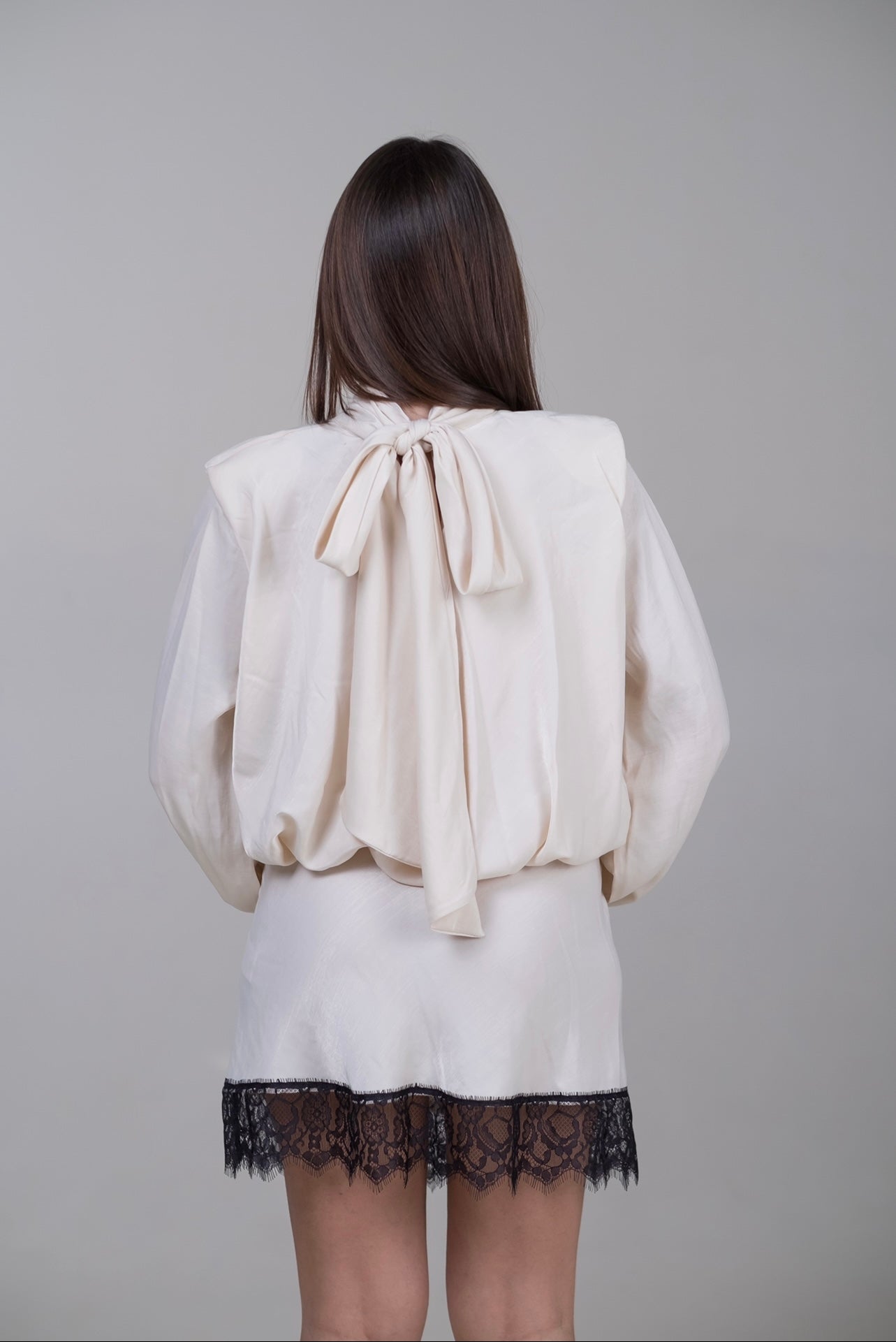 Abito in raso con pizzo