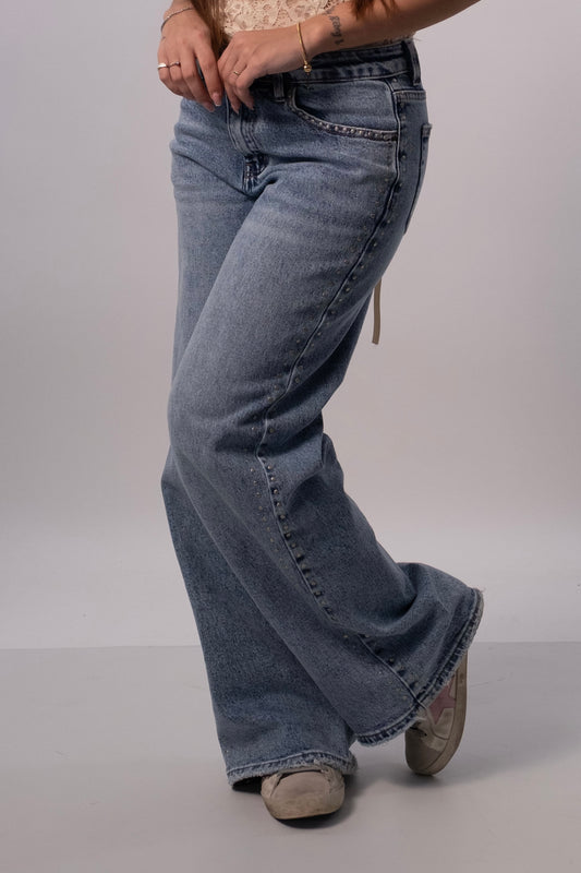 Denim mom fit con borchie